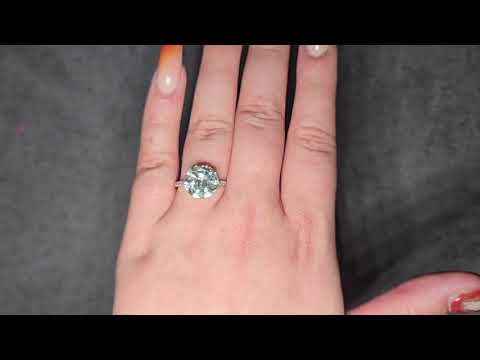 5.23ct M/SI Round Brilliant Cut Diamond Solitaire set in 18ct Gold with Diamond Shoulders