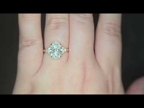 IGI 2.50ct D/VS2 Oval Cut LAB Diamond Ring with Trefoil Diamond Shoulders Set in 18ct Yellow Gold